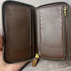 Louis Vuitton damier ebene compact zippy wallet